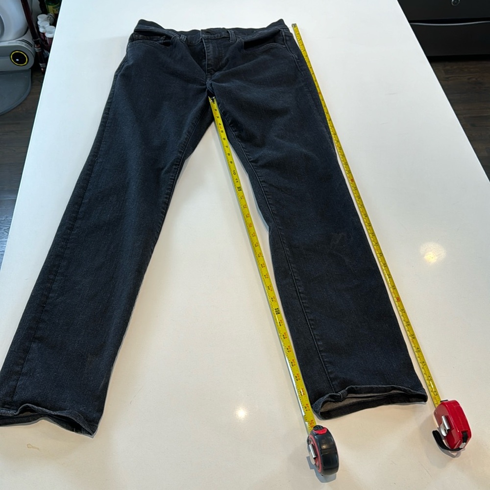 Joe’s Jeans The Brixton Kinetic straight and narrow 33 waist